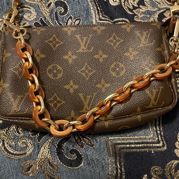 AUTHENTIC Louis Vuitton Monogram POCHETTE Bag - Picture 11 of 16